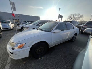 Toyota Camry da Nascar com 709 cv é colocado à venda nos EUA