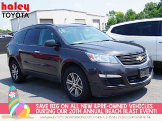 2017 Chevrolet Traverse LS 1GNKVFKDXHJ245981 2017 Chevrolet Traverse LS