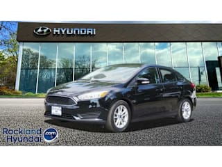 2017 Ford Focus SE 1FADP3F24HL330232 2017 Ford Focus SE