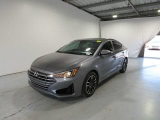2019 Hyundai Elantra SE KMHD74LF7KU817848 2019 Hyundai Elantra SE
