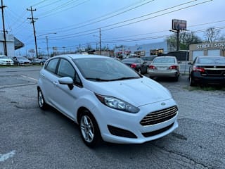 2018 Ford Fiesta 3FADP4EJ5JM118765 2018 Ford Fiesta