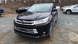 2018 Toyota Highlander XLE 5TDJZRFHXJS823111 2018 Toyota Highlander XLE