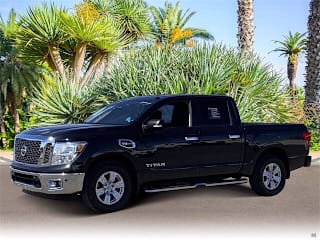 2017 Nissan Titan SV 1N6AA1E69HN513800 2017 Nissan Titan SV