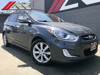 2013 Hyundai Accent SE KMHCU5AE8DU072325 2013 Hyundai Accent SE