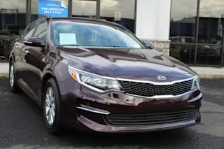 2018 Kia Optima LX 5XXGT4L38JG197115 2018 Kia Optima LX