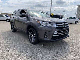2019 Toyota Highlander XLE 5TDKZRFH3KS555461 2019 Toyota Highlander XLE