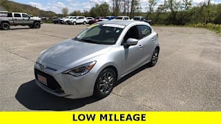 2020 Toyota Yaris XLE 3MYDLBJV2LY705702 2020 Toyota Yaris XLE