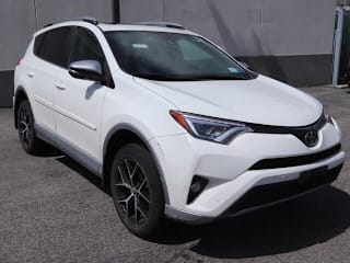 2018 Toyota RAV4 SE 2T3JFREV4JW702976 2018 Toyota RAV4 SE