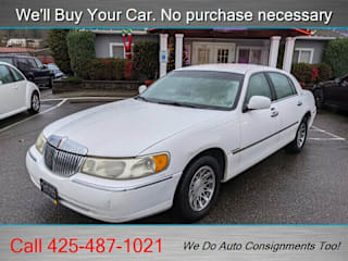 2000 Lincoln Town Car 1LNHM82W6YY887507 2000 Lincoln Town Car