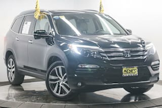 2017 Honda Pilot Touring 5FNYF5H93HB005899 2017 Honda Pilot Touring