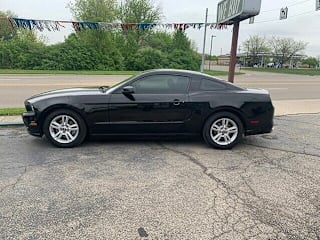 2014 Ford Mustang V6 1ZVBP8AM2E5305981 2014 Ford Mustang V6