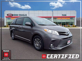 2019 Toyota Sienna XLE 8-Passenger 5TDYZ3DC4KS979312 2019 Toyota Sienna XLE 8-Passenger