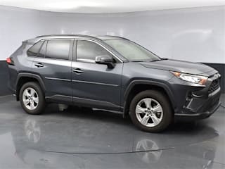 2020 Toyota RAV4 XLE JTMP1RFV0LD048386 2020 Toyota RAV4 XLE