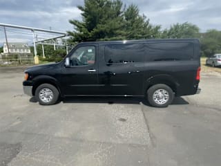 2016 Nissan NV Passenger 3500 HD SV 5BZBF0AA0GN852182 2016 Nissan NV Passenger 3500 HD SV