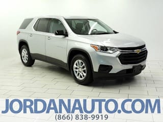 2019 Chevrolet Traverse LS 1GNERFKW4KJ185870 2019 Chevrolet Traverse LS