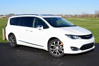 2017 Chrysler Pacifica Limited 2C4RC1GG8HR835689 2017 Chrysler Pacifica Limited