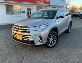 2018 Toyota Highlander XLE 5TDJZRFH3JS817599 2018 Toyota Highlander XLE