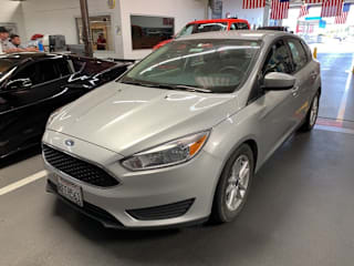 2018 Ford Focus SE 1FADP3K22JL326420 2018 Ford Focus SE