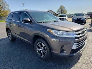 2018 Toyota Highlander LE 5TDBZRFH2JS821938 2018 Toyota Highlander LE