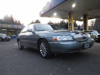 2005 Lincoln Town Car 1LNHM81W65Y617058 2005 Lincoln Town Car