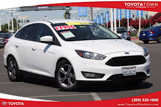 2018 Ford Focus SE 1FADP3F25JL271326 2018 Ford Focus SE