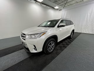 2019 Toyota Highlander XLE 5TDJZRFH2KS621641 2019 Toyota Highlander XLE