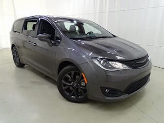 2019 Chrysler Pacifica Touring Plus 2C4RC1FG8KR746844 2019 Chrysler Pacifica Touring Plus