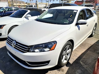 2013 Volkswagen Passat 1VWBP7A35DC017528 2013 Volkswagen Passat