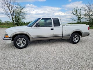 2001 Chevrolet S-10 LS 1GCCS19W218103217 2001 Chevrolet S-10 LS