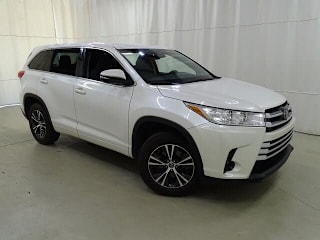 2018 Toyota Highlander LE 5TDZARFH4JS039744 2018 Toyota Highlander LE
