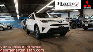 2018 Toyota RAV4 LE JTMBFREV6JJ735268 2018 Toyota RAV4 LE