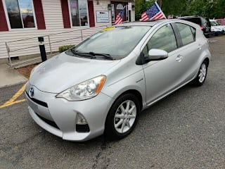 2013 Toyota Prius c Three JTDKDTB32D1047388 2013 Toyota Prius c Three