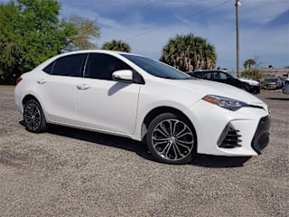2017 Toyota Corolla 5YFBURHE2HP629987 2017 Toyota Corolla