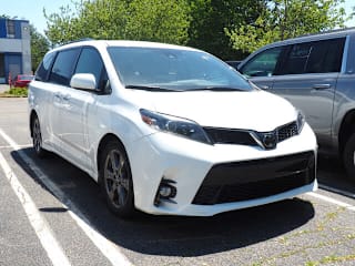 2018 Toyota Sienna SE 8-Passenger 5TDXZ3DC0JS950433 2018 Toyota Sienna SE 8-Passenger