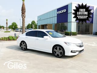2017 Honda Accord Touring 1HGCR3F98HA045561 2017 Honda Accord Touring