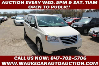 2010 Chrysler Town and Country LX 2A4RR2D12AR399538 2010 Chrysler Town and Country LX