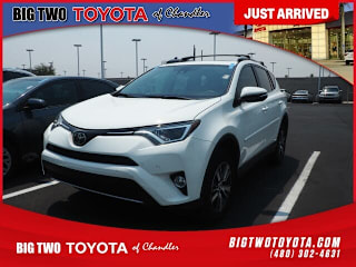 2018 Toyota RAV4 XLE 2T3WFREV4JW464049 2018 Toyota RAV4 XLE