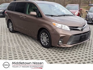 2018 Toyota Sienna XLE 8-Passenger 5TDYZ3DC1JS956164 2018 Toyota Sienna XLE 8-Passenger