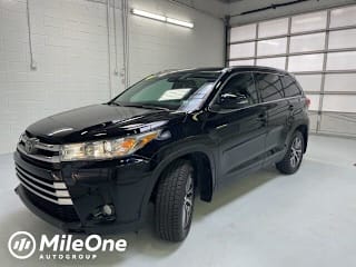 2019 Toyota Highlander XLE 5TDJZRFH5KS944324 2019 Toyota Highlander XLE