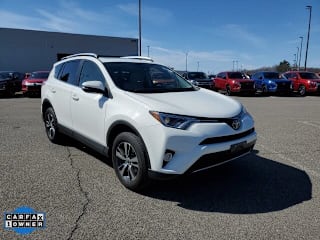 2018 Toyota RAV4 XLE JTMRFREV6JJ177159 2018 Toyota RAV4 XLE