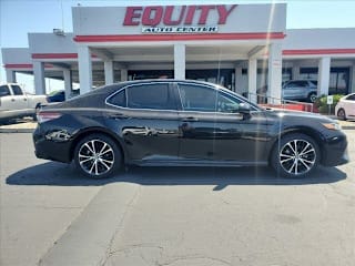 2018 Toyota Camry SE 4T1B11HKXJU577013 2018 Toyota Camry SE