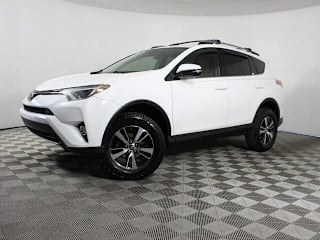 2017 Toyota RAV4 XLE JTMRFREV5HJ706269 2017 Toyota RAV4 XLE