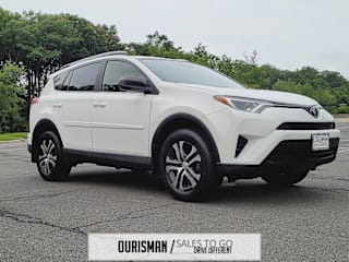 2017 Toyota RAV4 LE JTMBFREV1HJ151547 2017 Toyota RAV4 LE