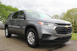 2019 Chevrolet Traverse LS 1GNEVFKW2KJ163023 2019 Chevrolet Traverse LS