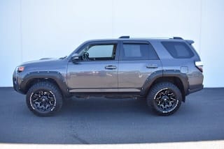 2017 Toyota 4Runner SR5 JTEBU5JR1H5456445 2017 Toyota 4Runner SR5