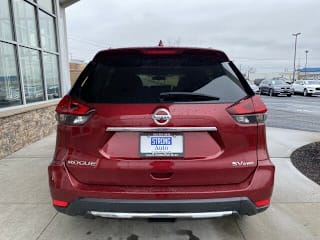 2018 Nissan Rogue 5N1AT2MV1JC723672 2018 Nissan Rogue