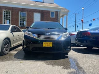 2011 Toyota Sienna XLE 8-Passenger 5TDYK3DC9BS115330 2011 Toyota Sienna XLE 8-Passenger