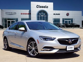 2018 Buick Regal Sportback Essence W04GP6SX5J1132247 2018 Buick Regal Sportback Essence