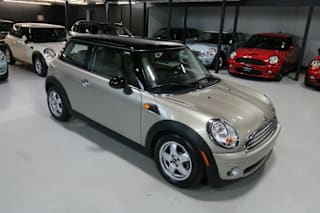 2010 MINI Cooper Base WMWMF3C5XATZ62019 2010 MINI Cooper Base
