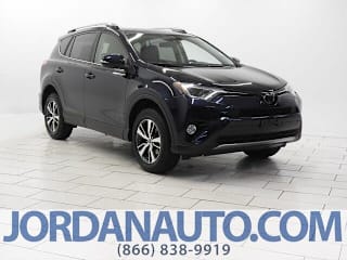 2018 Toyota RAV4 XLE JTMWFREV2JD110852 2018 Toyota RAV4 XLE
